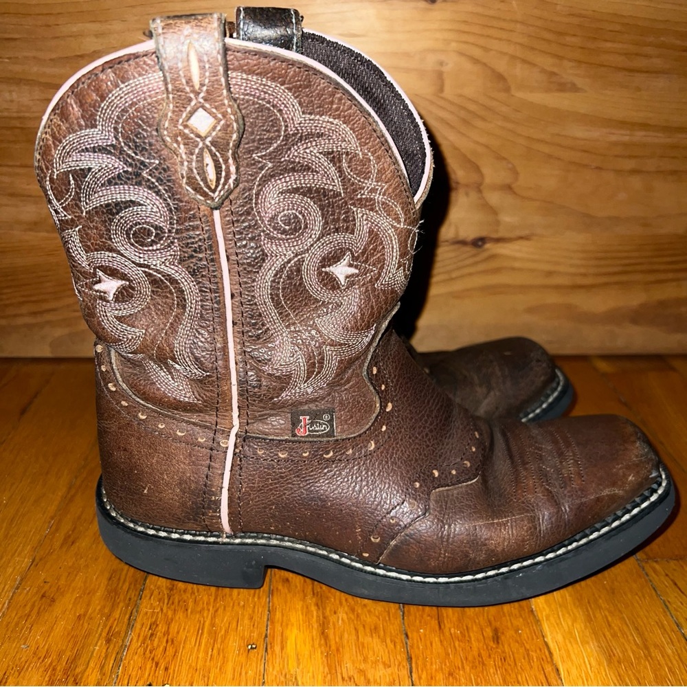 Justin Gemma Ladies Gypsy Square Toe Boot. Great condition